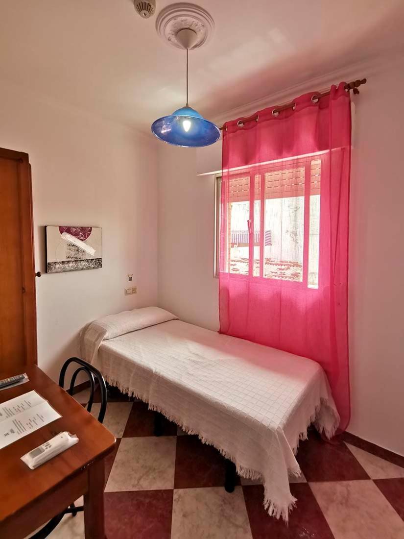 Pension Hidalgo 1 Utrera Exteriör bild
